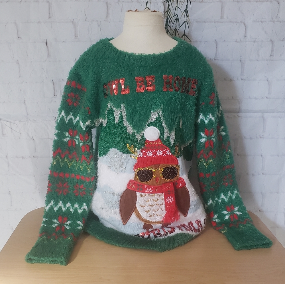 Green Christmas sweater, size M (7-8)